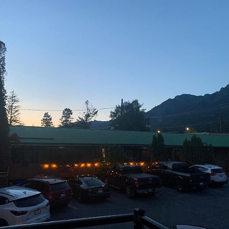 Destination Inn Radium Hot Springs Zewnętrze zdjęcie