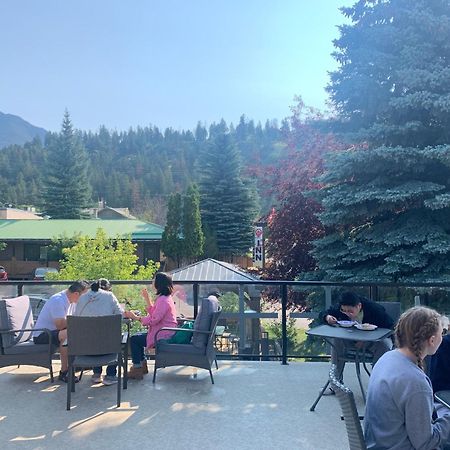 Destination Inn Radium Hot Springs Zewnętrze zdjęcie
