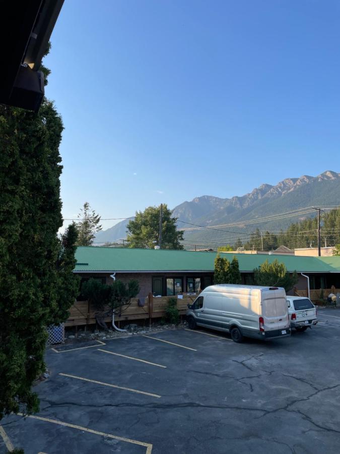 Destination Inn Radium Hot Springs Zewnętrze zdjęcie