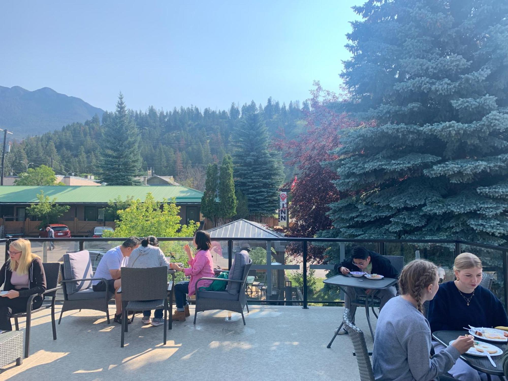 Destination Inn Radium Hot Springs Zewnętrze zdjęcie